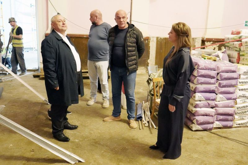 Александр Горбылёв проинспектировал ход ремонта Дома культуры в Дорохово