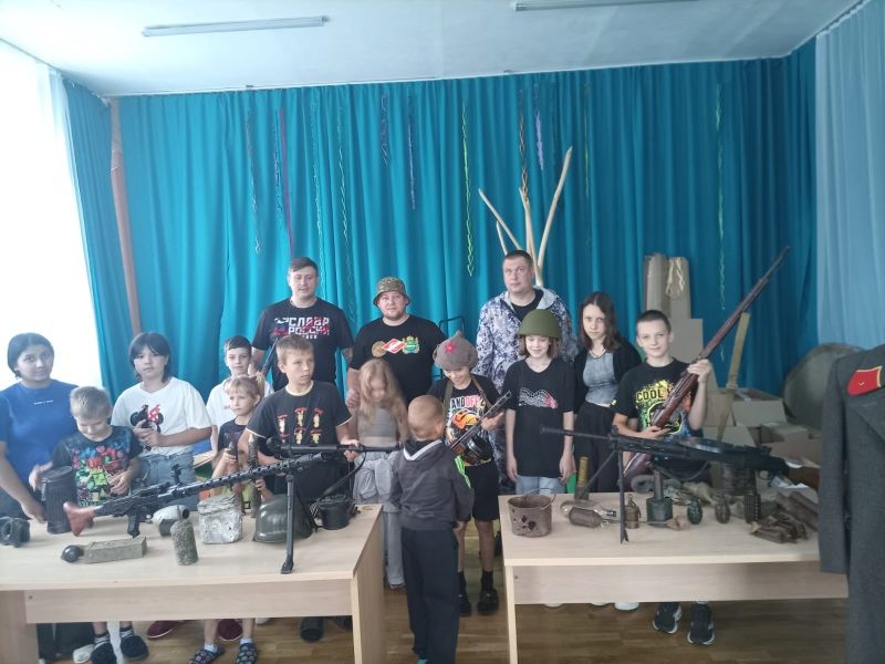 Сотрудник Можайского отдела вневедомственной охраны Росгвардии провел патриотический урок для воспитанников социального приюта «Забота»