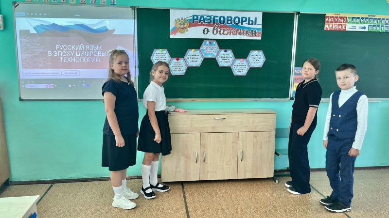 С колюбакинскими школьниками обсудили влияние гаджетов и интернета на нашу речь