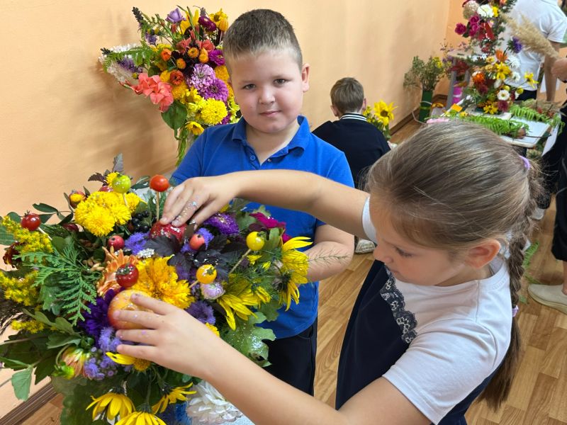 В Колюбакинской школе состоялся конкурс букетов