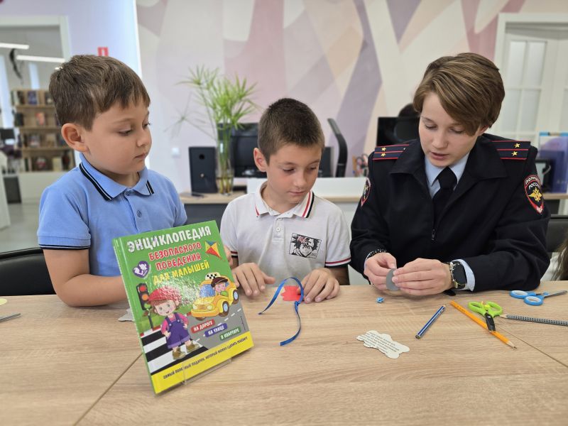 Юные ружане сами сделали себе светоотражающие элементы для уличной безопасности