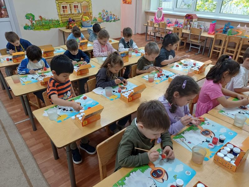 Тучковские детсадовцы подготовили выставку «Вспомним лето...»