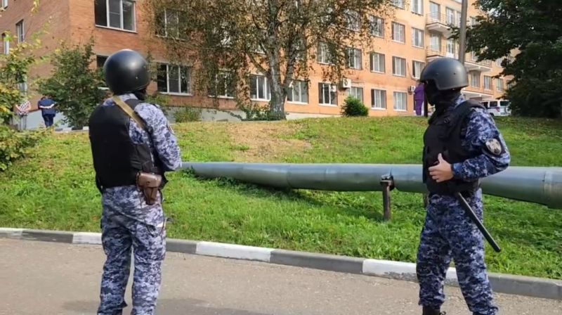 Сотрудники Росгвардии приняли участие в антитеррористических учениях в Рузе