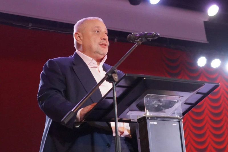 Партийцы Рузского округа поздравили педагогов с Днём учителя 