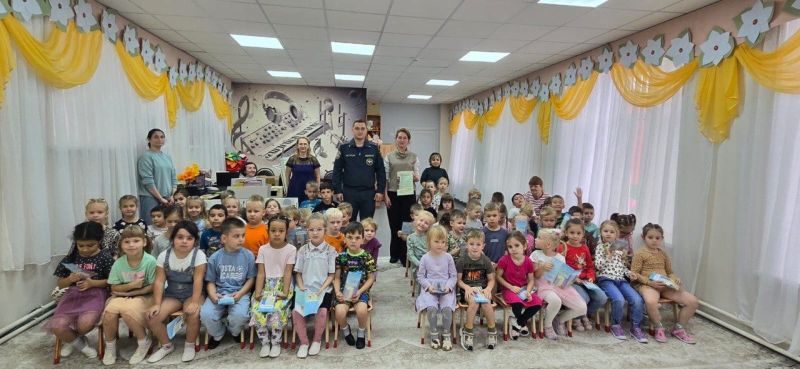 Сотрудник ОНД и ПР по Рузскому округу рассказал дошколятам о пожарной безопасности