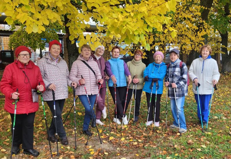 Рузских долголетов приглашают на занятия скандинавской ходьбой