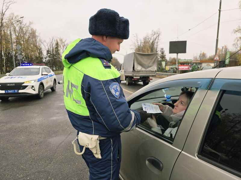 Сотрудники Госавтоинспекции напомнили ружанам о важности соблюдения ПДД