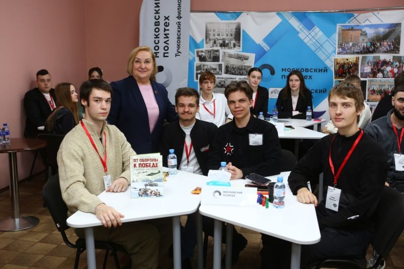 Партийцы приняли участие в круглом столе в Тучковском филиале политехнического университета 