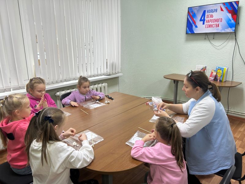 В Тучковской библиотеке прошло патриотическое мероприятие ко Дню народного единства