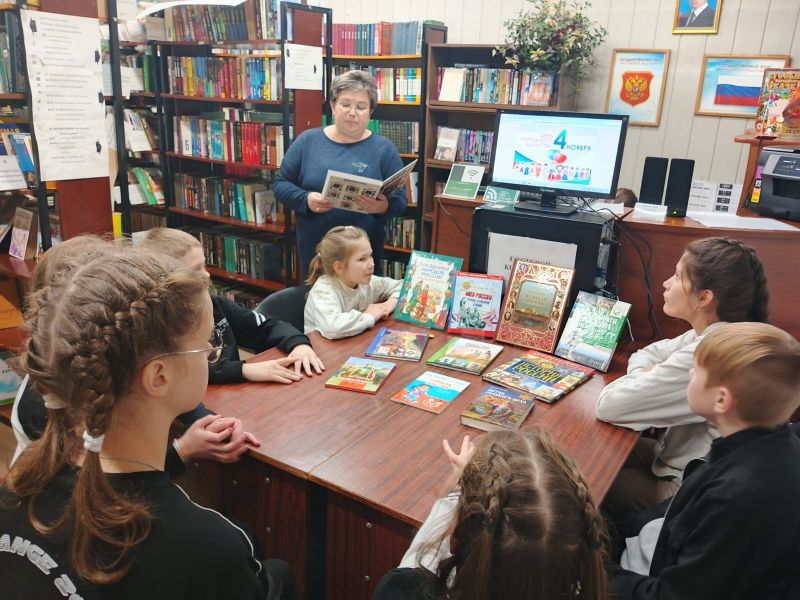 В Сытьково прошёл патриотический час «Вместе мы – Россия!»