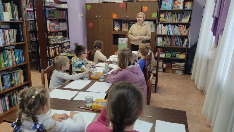 В Колюбакинской библиотеке прошёл творческий час «Краски осени»
