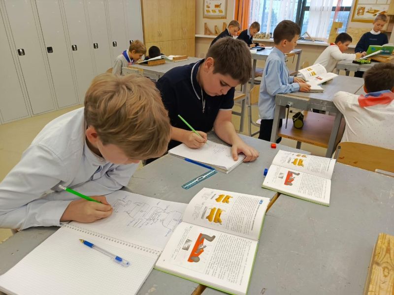 Тучковские школьники осваивают технологию обработки древесины