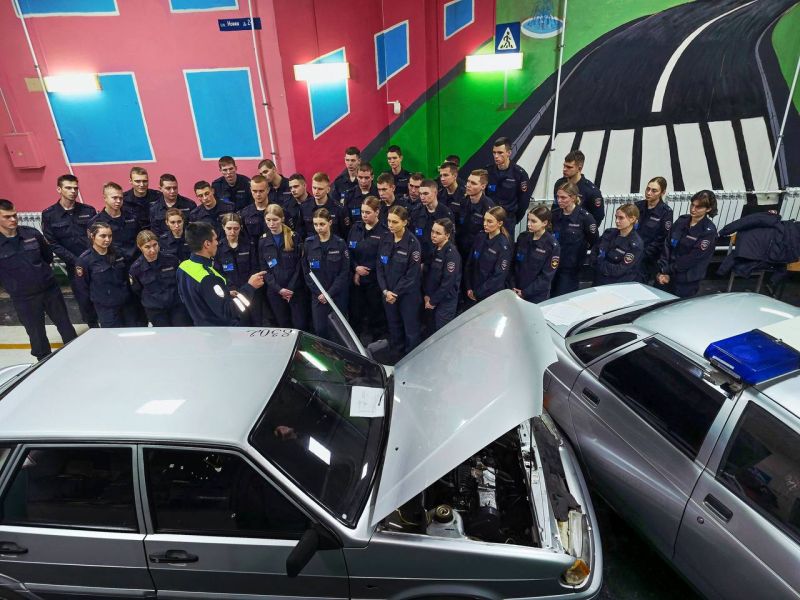 Курсантов университета МВД в Рузском округе обучили алгоритмам спасения пострадавших в ДТП