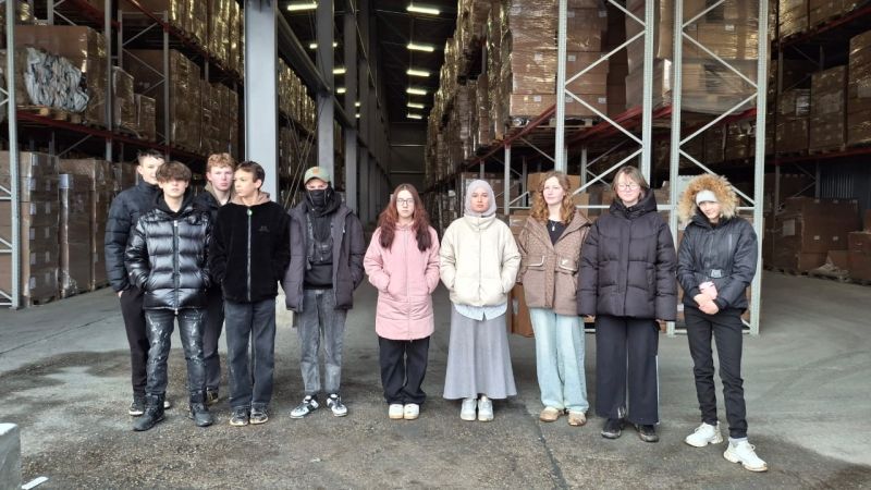 Тучковские школьники посетили завод по производству полимерной упаковки