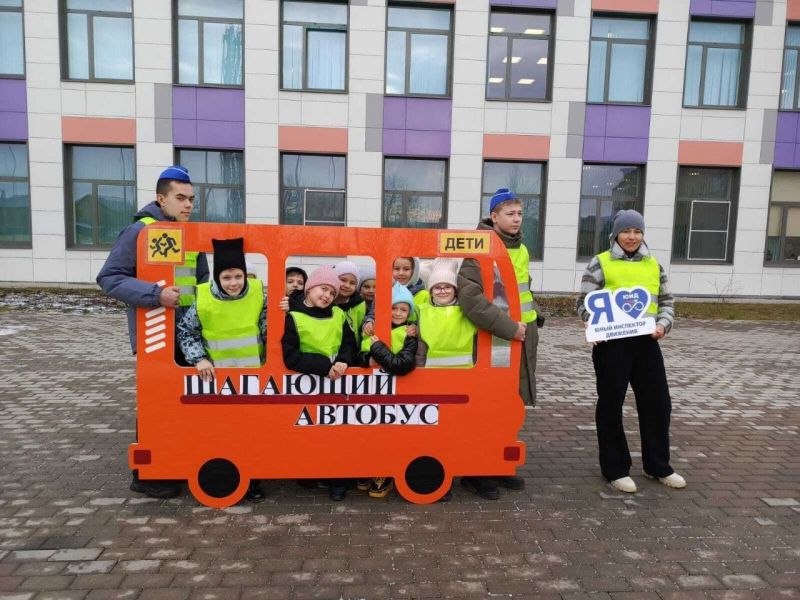 По улицам Тучково прошёл «Шагающий автобус»