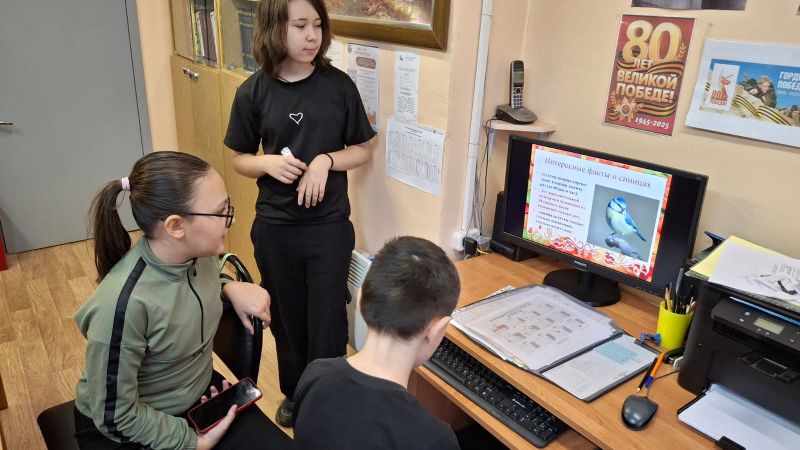 Нестеровские ребята изготовили синичек из цветной бумаги