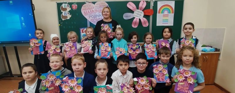 Юные дороховчане мастерили букеты для мам