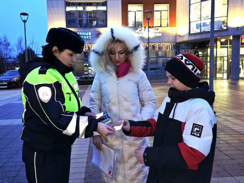 Сотрудники Госавтоинспекции напомнили ружанам, как важно быть заметными для водителей