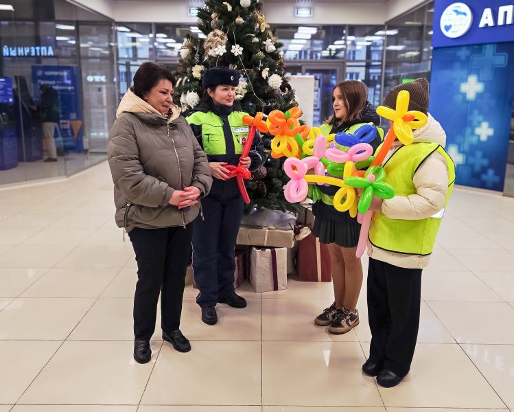Полицейские и ЮИДовцы провели в Рузе акцию ко Дню матери
