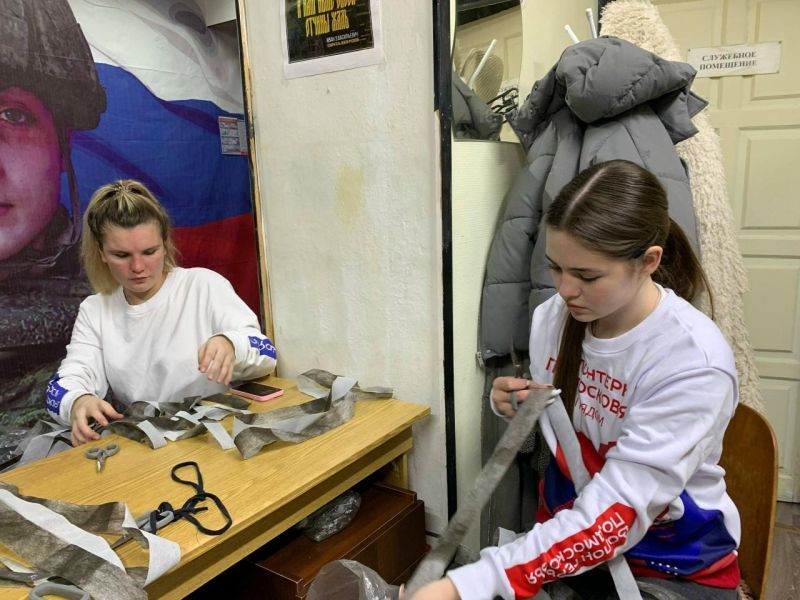 Рузские волонтёры осваивают плетение маскировочных сетей