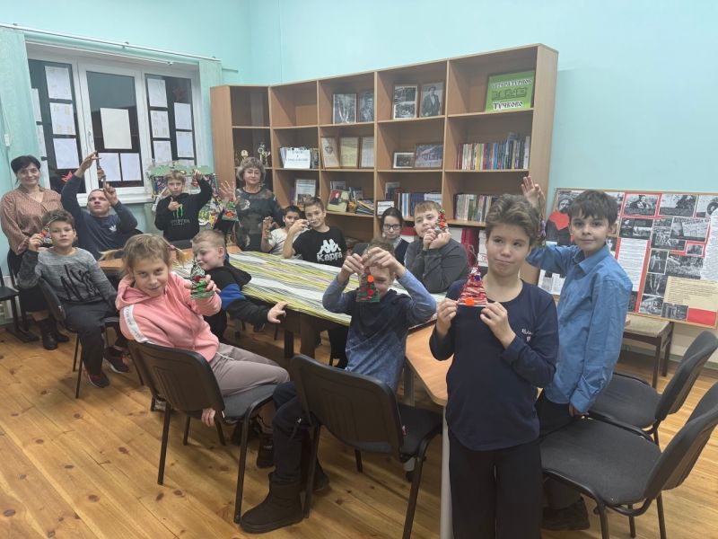 Юные тучковцы сами делали ёлочные игрушки