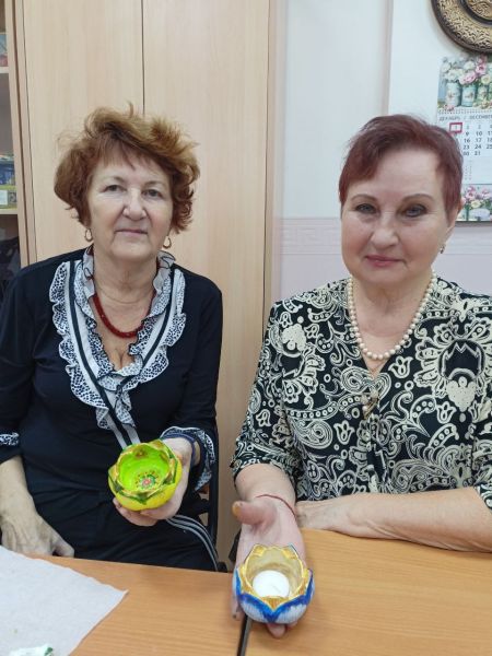 Рузские пенсионеры расписывали гипсовые фигурки