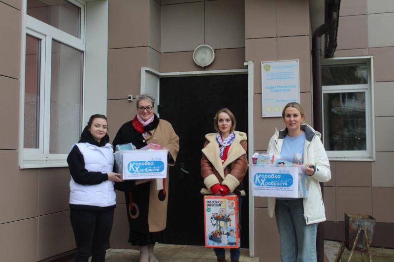 «Единая Россия» передала подарки в «Добрую комнату» в детское отделение Рузской больницы 