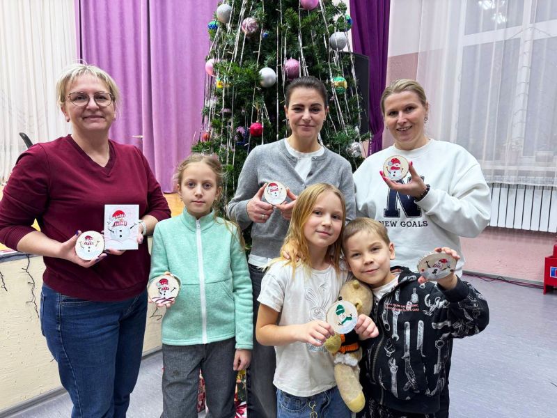 В Горбово расписывали снеговиков