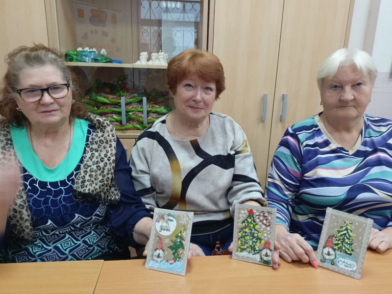 Рузские пенсионеры мастерили новогодние открытки
