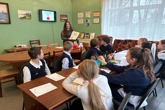 Беляногорские ребята узнали историю Неваляшки