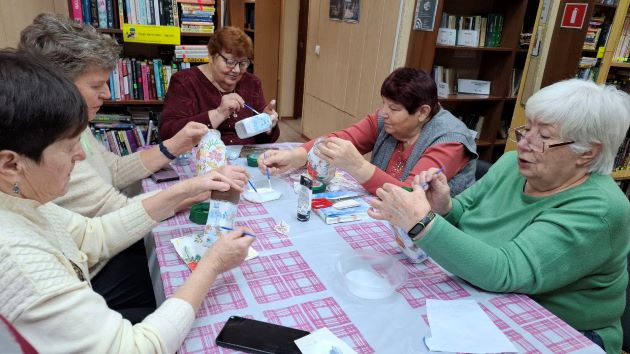 В Дороховской библиотеке осваивали технику декупажа