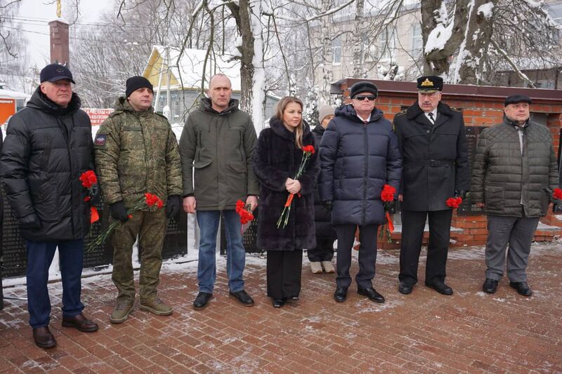 В Дорохово возложили цветы к мемориалу Славы в честь годовщины освобождения посёлка от немецко-фашистских захватчиков 