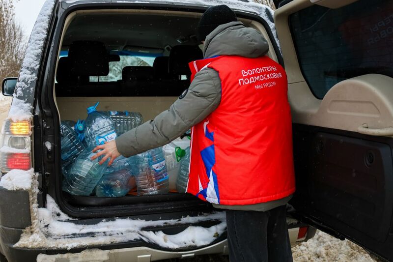В Рузе волонтёры доставили воду матери участника СВО