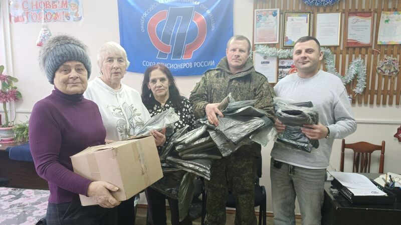 Члены рузского отделения Союза пенсионеров Подмосковья передали в зону СВО партию шерстяных поясов 