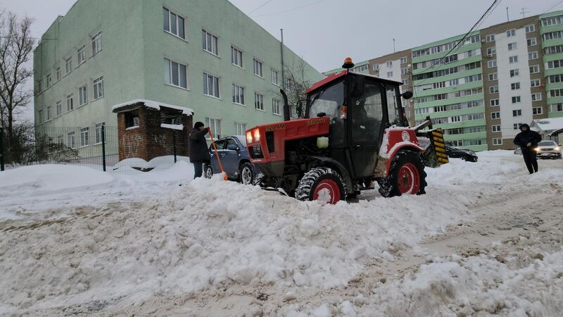 В Рузском округе продолжаются работы по уборке снега