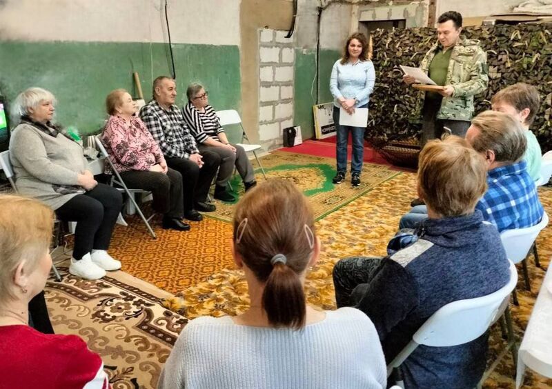 Волонтёрам деревни Златоустово вручили благодарственные письма за поддержку участников СВО