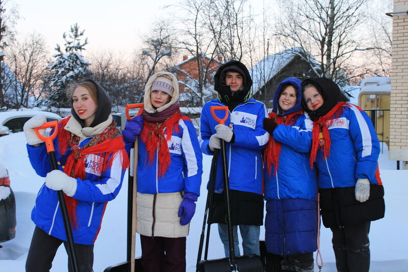 Три детские площадки очистили от снега волонтёры «Снежного десанта» в Тучково