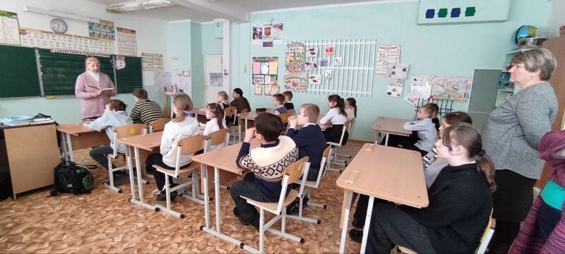 В Орешках провели тематический час для школьников, посвящённый Дню юного героя-антифашиста 