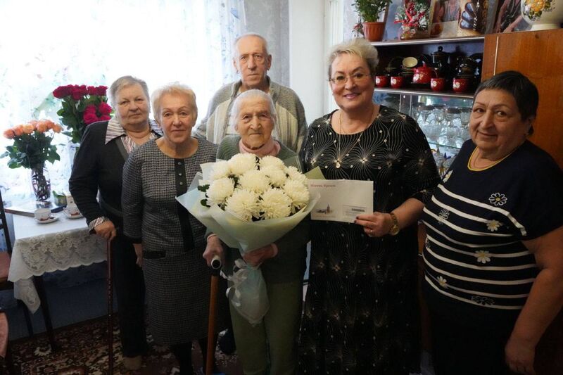 Партийцы поздравили ветерана ВОВ с юбилеем ️