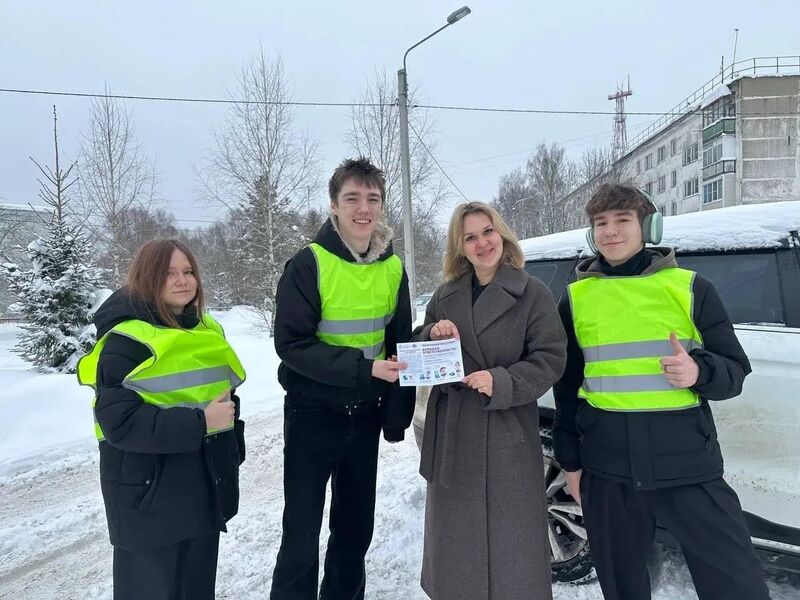 Волонтёры из Нестеровского лицея провели акцию «Маленький пассажир — большая ответственность»