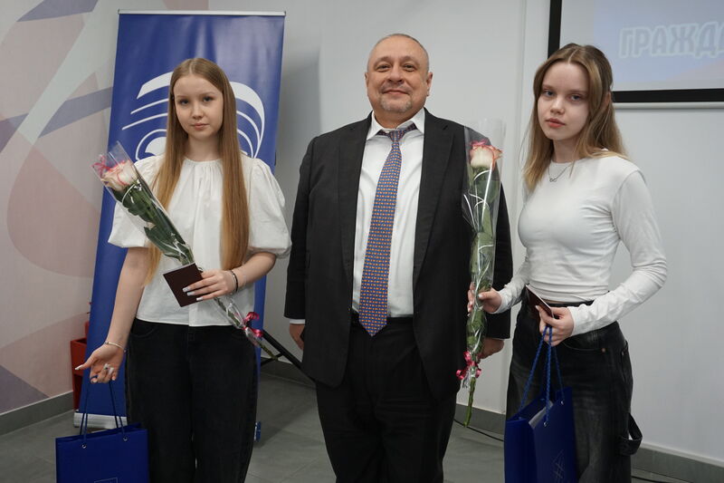 Ружане, достигшие 14-летия, получили первые паспорта из рук главы округа