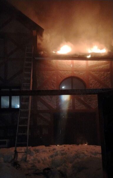 Огнеборцы ГКУ МО «Мособлпожспас» спасли пожилую пару в ходе тушения пожара в частном жилом доме в Рузском округе