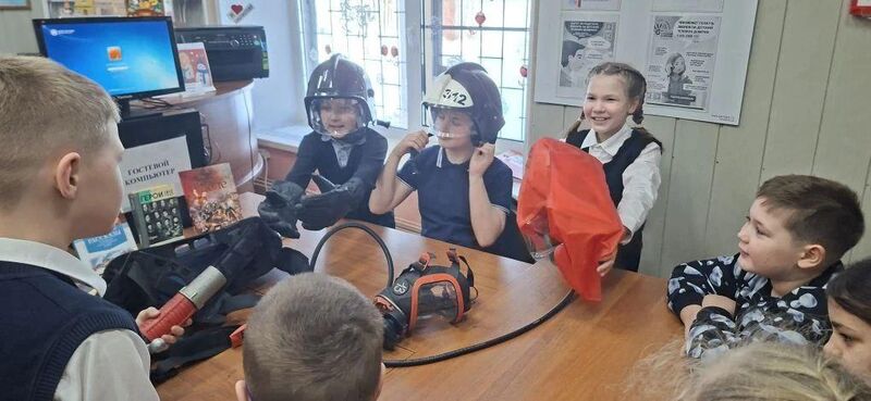 Пожарные провели урок безопасности для третьеклассников
