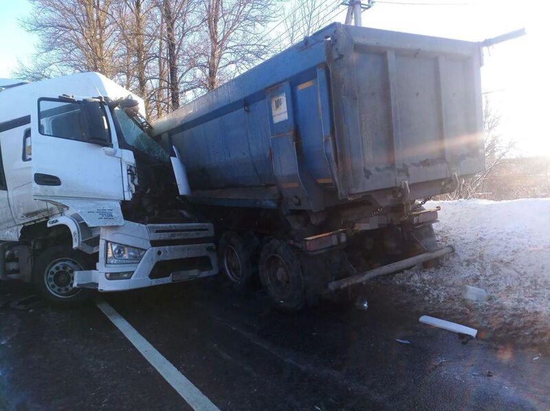 Спасатели ГКУ МО «Мособлпожспас» деблокировали пострадавшего в ДТП и ликвидировали последствия аварии в Рузском округе