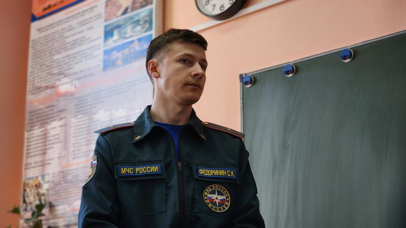 Сотрудники МЧС провели открытый урок по основам безопасности жизнедеятельности в школе №2 города Рузы