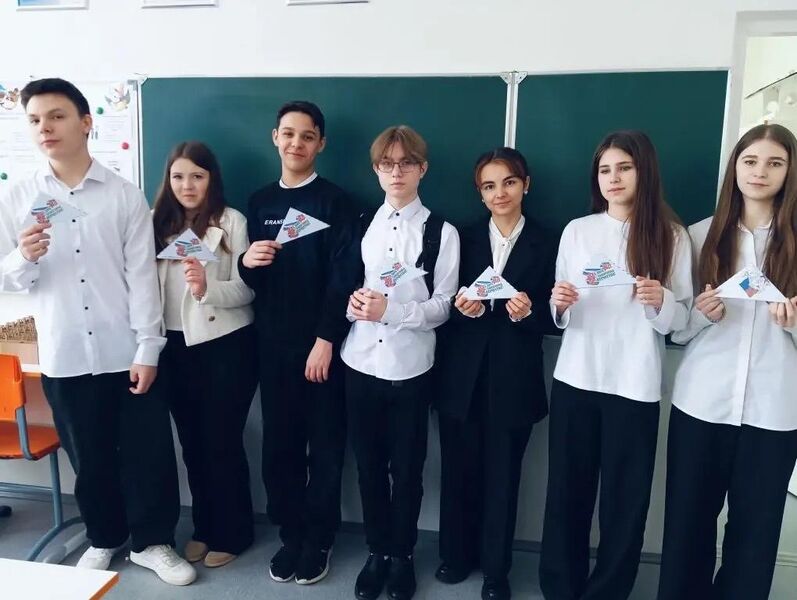 Школьники Рузского округа оформили фронтовые треугольники для участников специальной военной операции