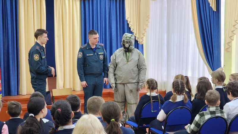 С огнём не шутят: пожарные Рузы провели необычный урок ОБЖ для школьников Нововолкова