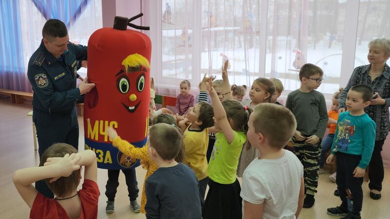 Сотрудники МЧС Рузы провели игровой урок безопасности в детском саду деревни Нововолково