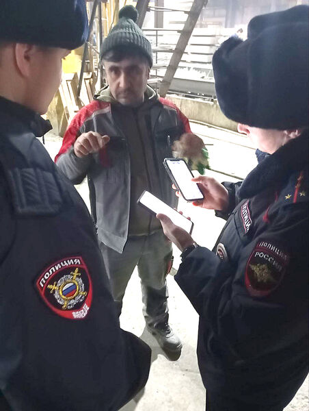 Иностранца, нелегально работавшего в Брикете, принудительно выдворили из страны