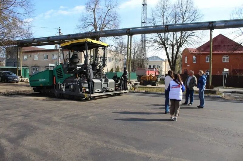 Партийцы проверили ход работ по ямочному ремонту в Рузе